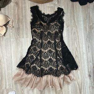 Lace dress with tulle and pads